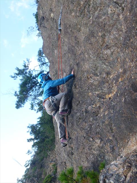 生岩は初めて、フリクションノットのブルージック登攀を経験しています